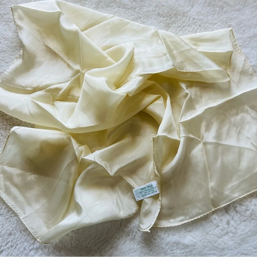 Vintage ELWYN NEW YORK SILK SCARF. Made in Japan.  Perfect condition.